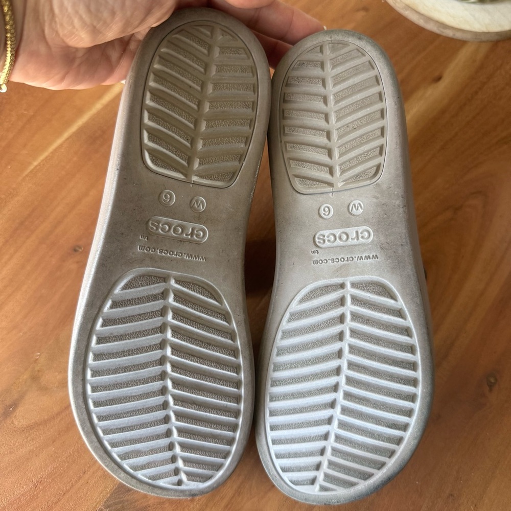CROCS Women's Brooklyn Low Wedge Sandals - Picture 13 of 14